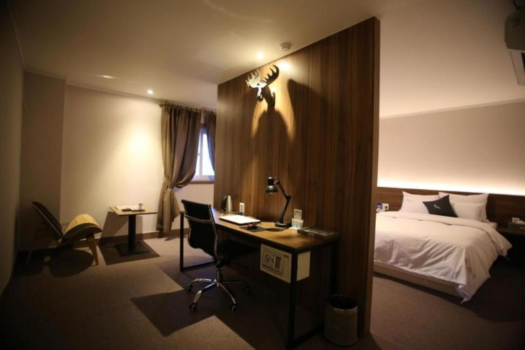 Centralperson Pyeongtaek Hotel Eksteriør billede